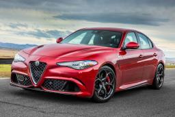 2022 Alfa Romeo Giulia Front Left in Red